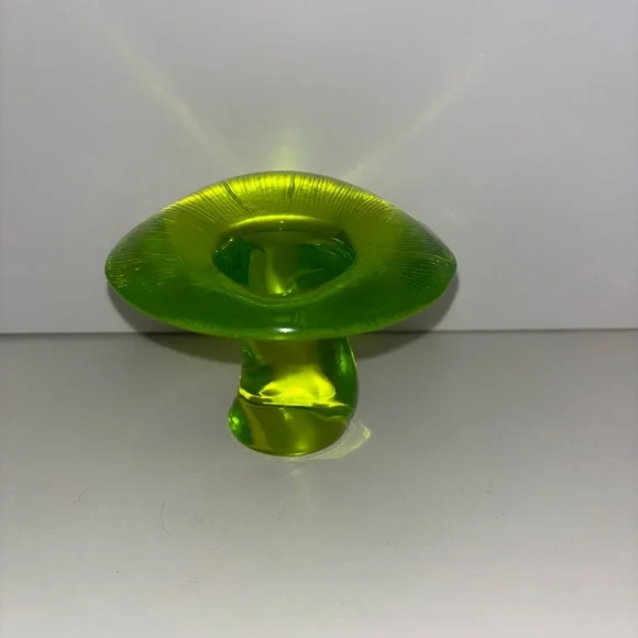 Vintage Mid Century Viking Lime Uranium Glass Mushroom - Picture 1 of 12